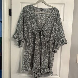 SHEIN Floral Ruffle Sleeve Romper